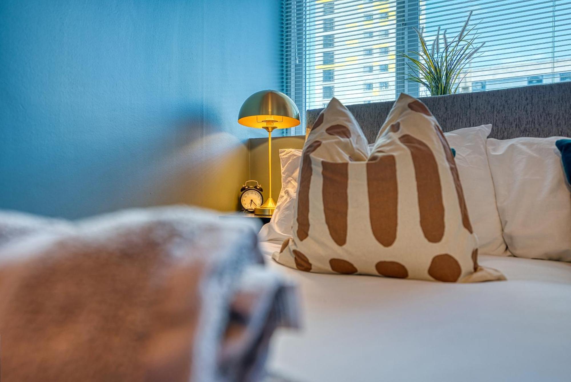 Easter Special Offer!! Cosy 2-br Stunning Apartment, Spacious, Sleeps 6, With Onsite Parking - Near Gunwharf Quays & - By Blue Puffin Appartement