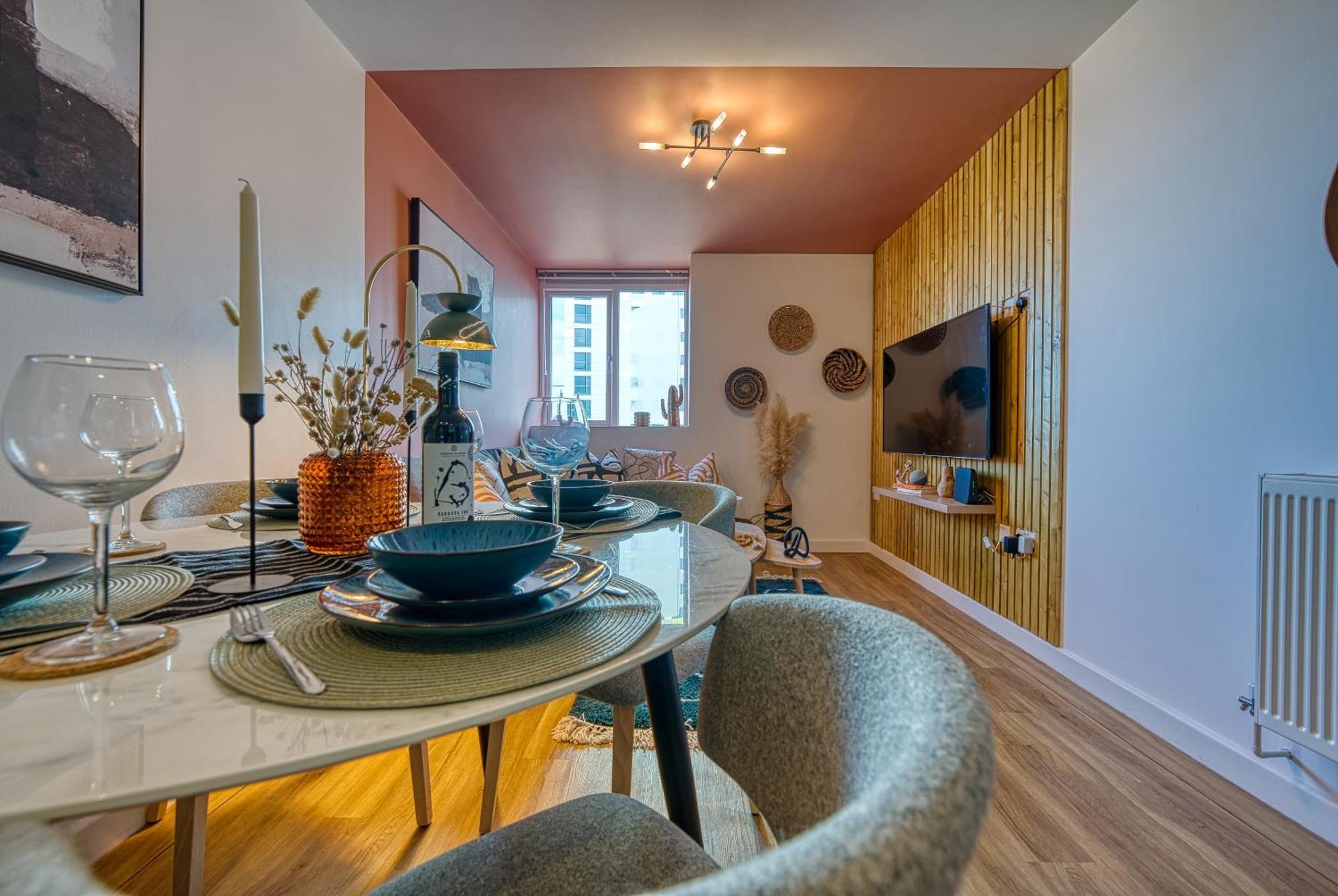 Easter Special Offer!! Cosy 2-br Stunning Apartment, Spacious, Sleeps 6, With Onsite Parking - Near Gunwharf Quays & - By Blue Puffin Portsmouth