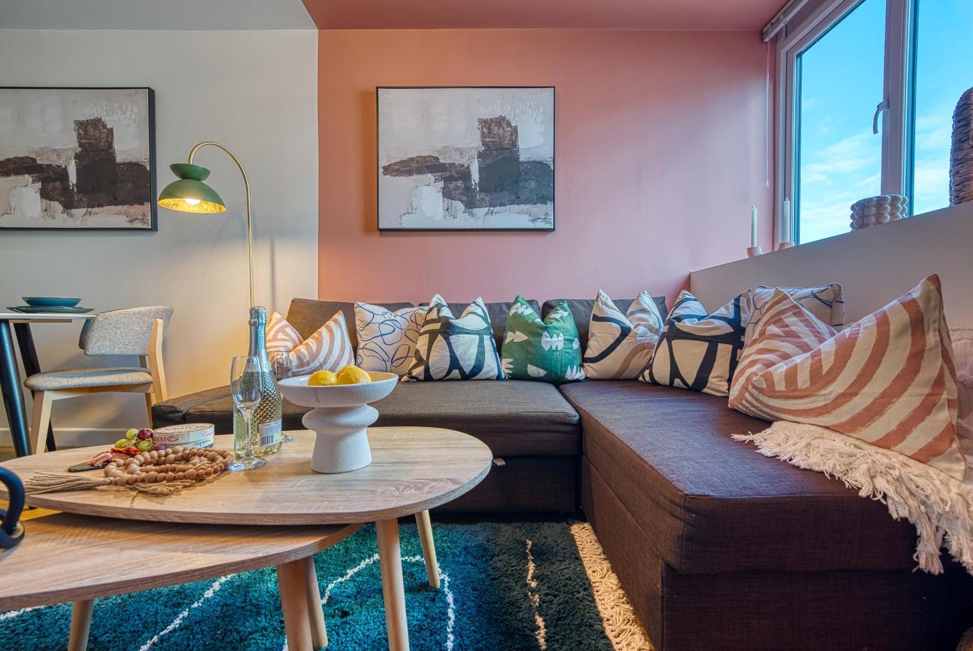 Easter Special Offer!! Cosy 2-br Stunning Apartment, Spacious, Sleeps 6, With Onsite Parking - Near Gunwharf Quays & - By Blue Puffin Appartement