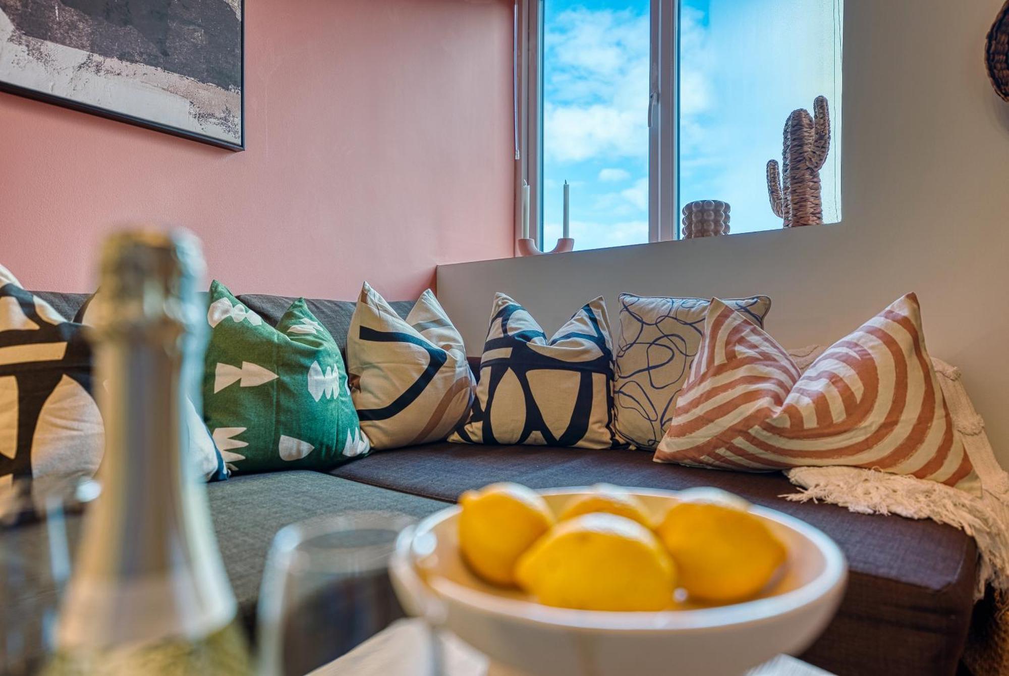 Easter Special Offer!! Cosy 2-br Stunning Apartment, Spacious, Sleeps 6, With Onsite Parking - Near Gunwharf Quays & - By Blue Puffin Portsmouth