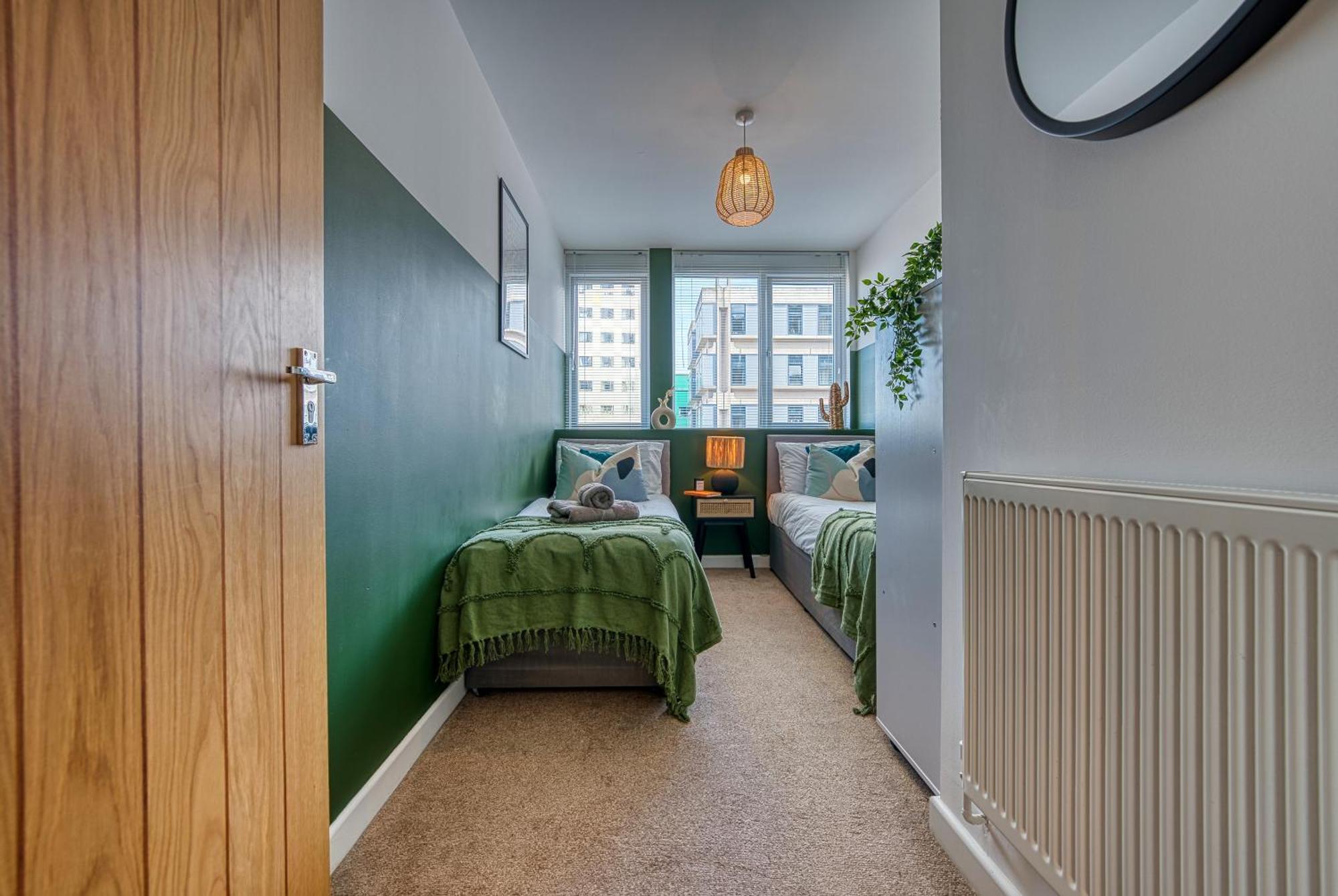 Easter Special Offer!! Cosy 2-br Stunning Apartment, Spacious, Sleeps 6, With Onsite Parking - Near Gunwharf Quays & - By Blue Puffin * Portsmouth