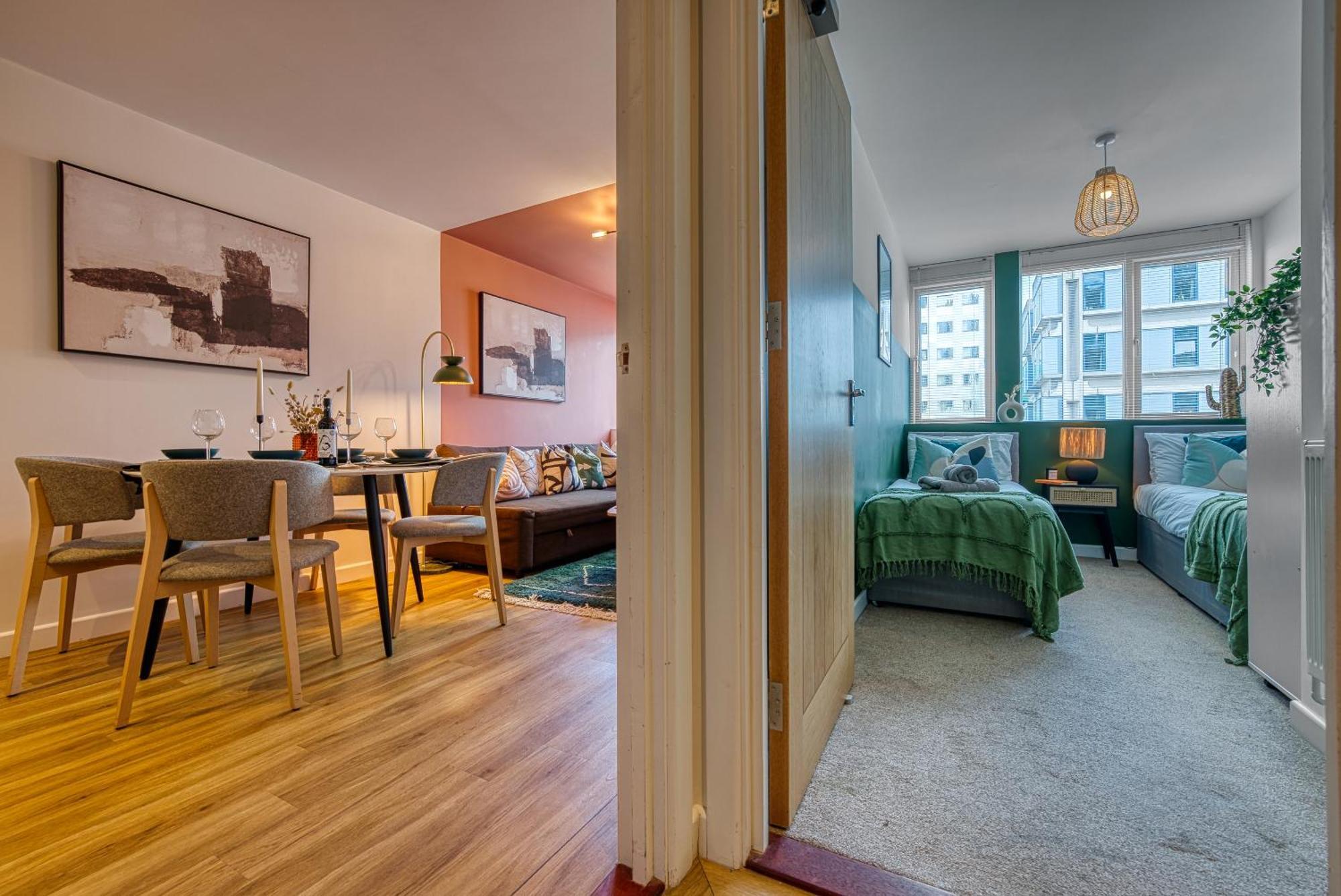 Easter Special Offer!! Cosy 2-br Stunning Apartment, Spacious, Sleeps 6, With Onsite Parking - Near Gunwharf Quays & - By Blue Puffin Appartement *