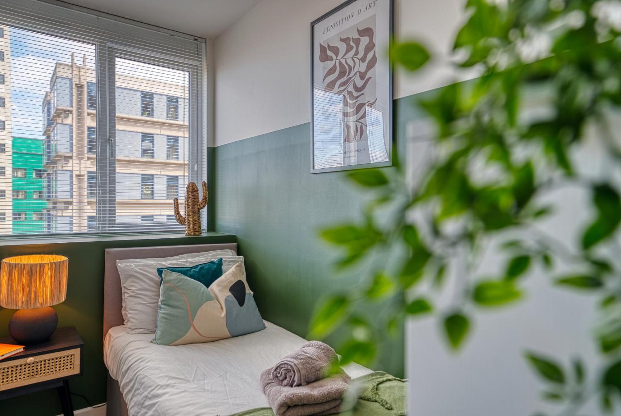 Easter Special Offer!! Cosy 2-br Stunning Apartment, Spacious, Sleeps 6, With Onsite Parking - Near Gunwharf Quays & - By Blue Puffin * Portsmouth