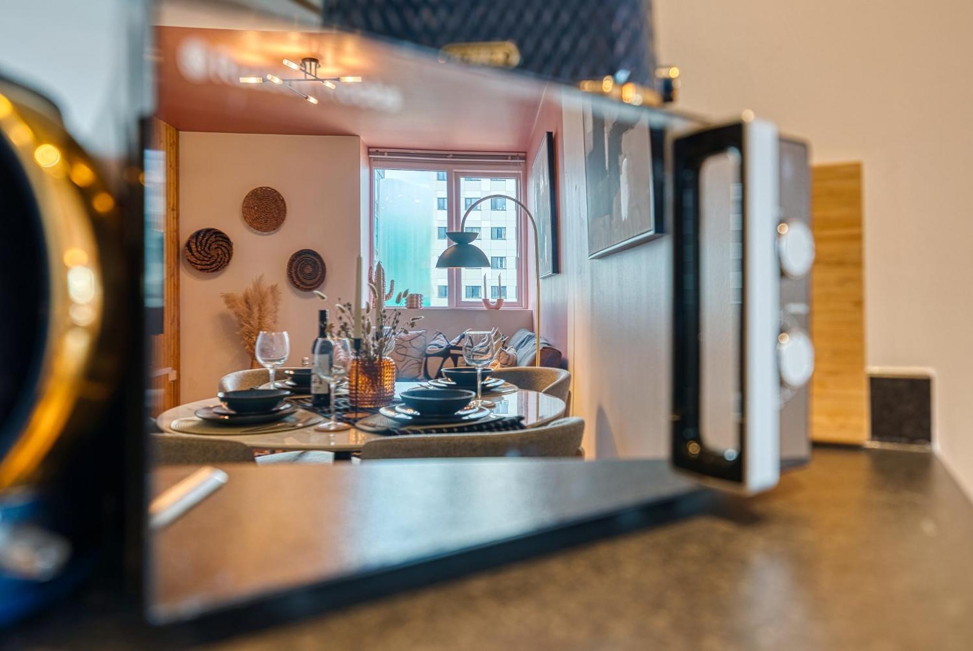 Easter Special Offer!! Cosy 2-br Stunning Apartment, Spacious, Sleeps 6, With Onsite Parking - Near Gunwharf Quays & - By Blue Puffin Appartement